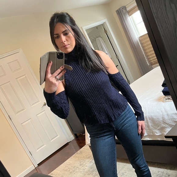 Cold Shoulder Knit Sweater - Picture 4 of 6